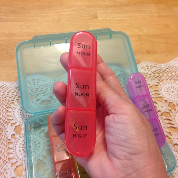 Pill keeper with removable daily pill boxes inside - Picture 5 of 5